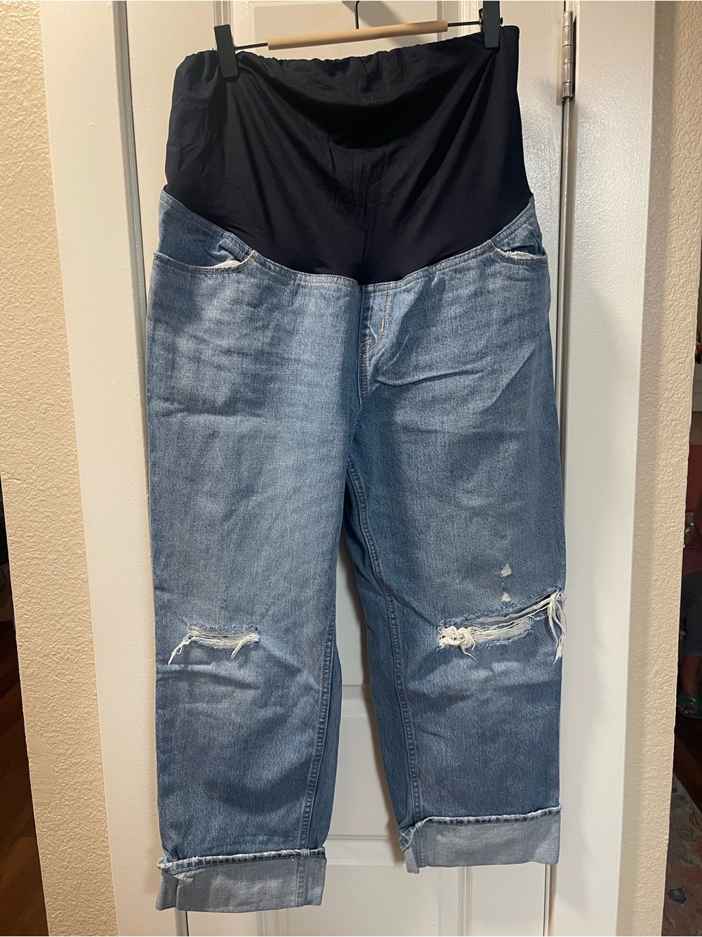 Maternity Distressed cropped Vintage Straight Medium Wash Denim Jeans